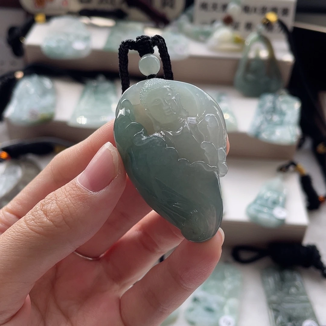 翡翠未镶嵌颈饰佛