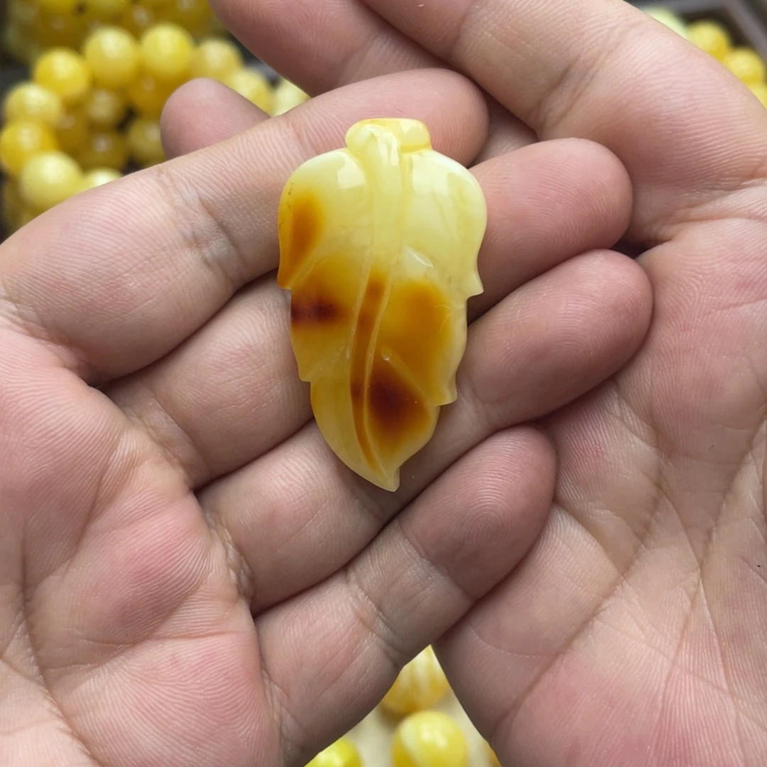琥珀未镶嵌颈饰琥珀蜜蜡