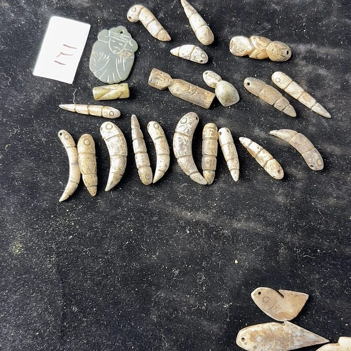 a***汉和田玉未镶嵌颈饰