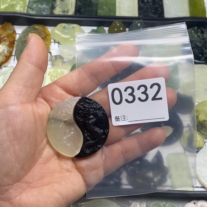 蛇纹石玉颈饰合金米*
