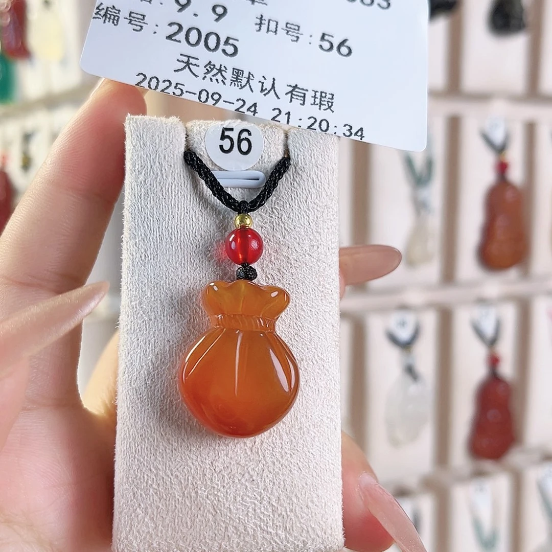 含***草玛瑙/玉髓未镶嵌颈饰