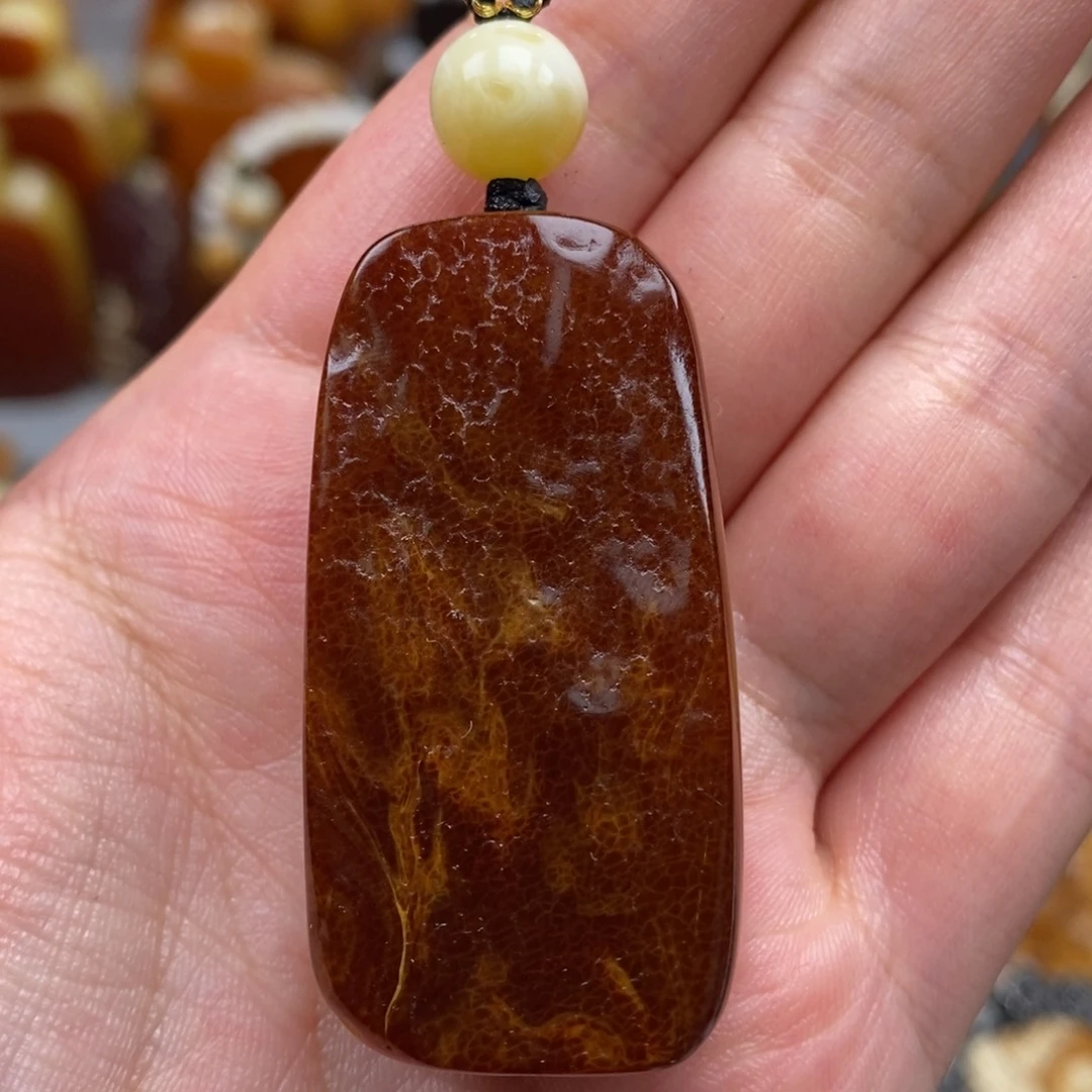 未镶嵌琥珀珠宝奇石