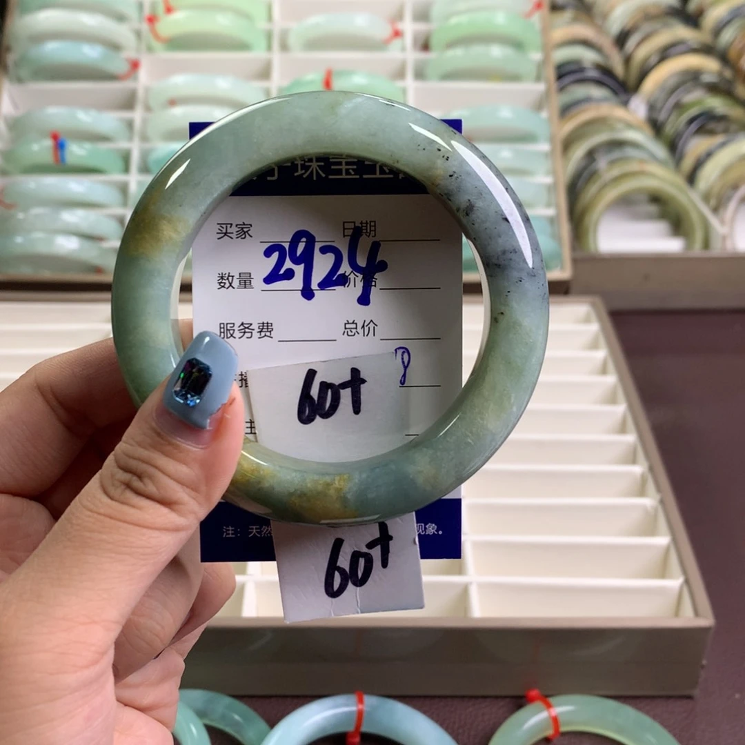 蛇纹石玉未镶嵌手镯:**忧2924