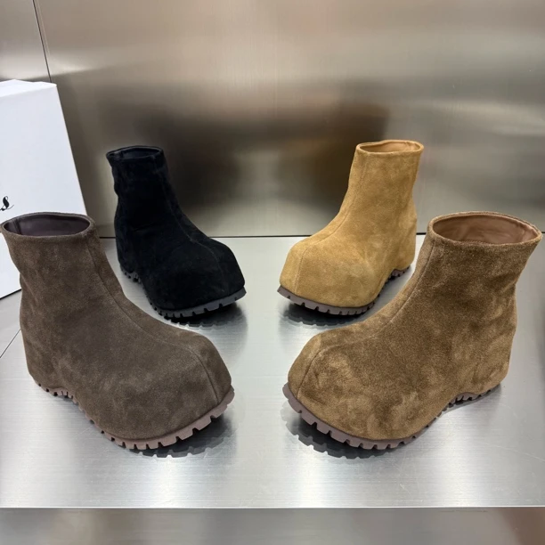 世880-1新款内增高卡皮巴拉反绒皮套筒短靴底厚5公分舒适百搭时尚