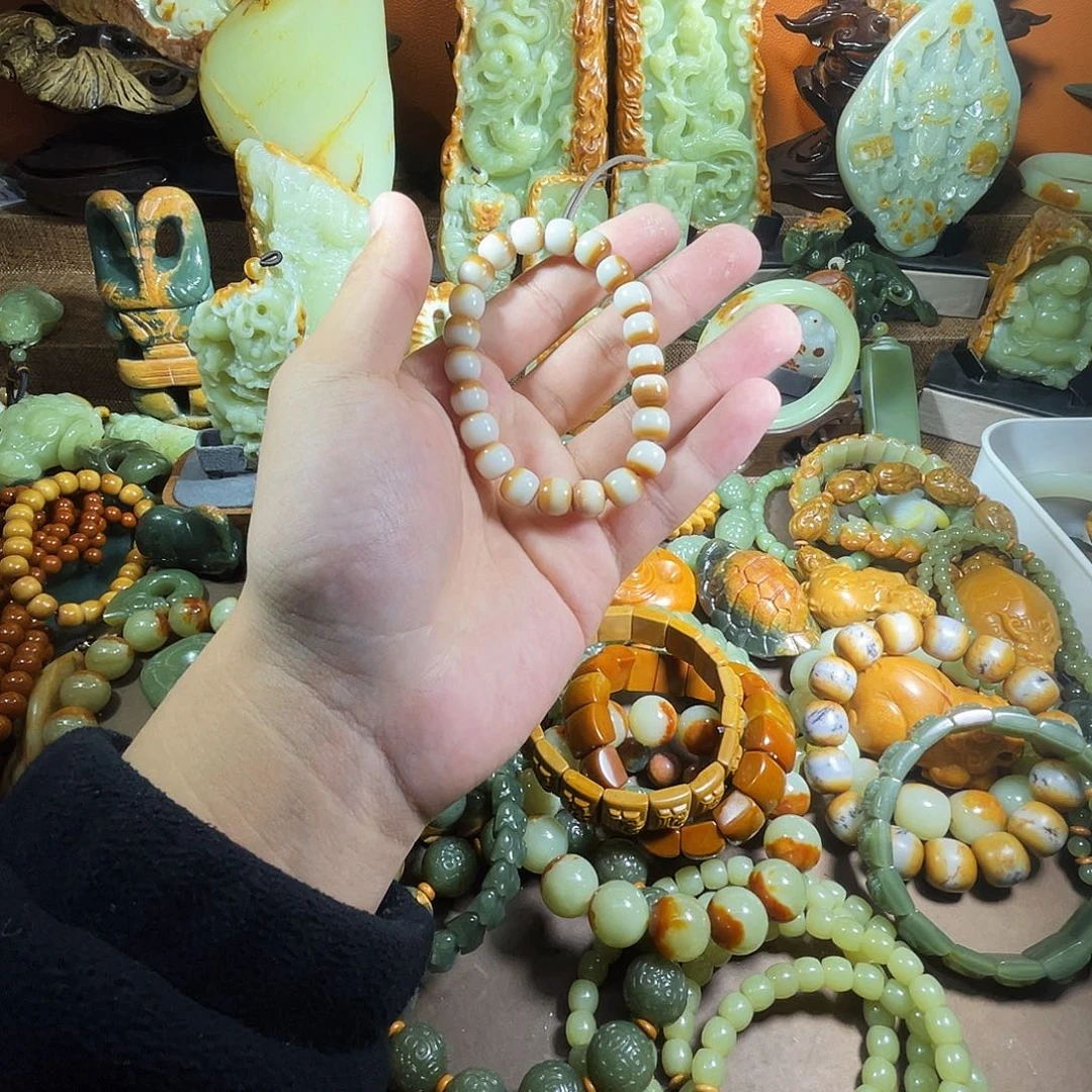 透闪石质玉未镶嵌珠宝奇石