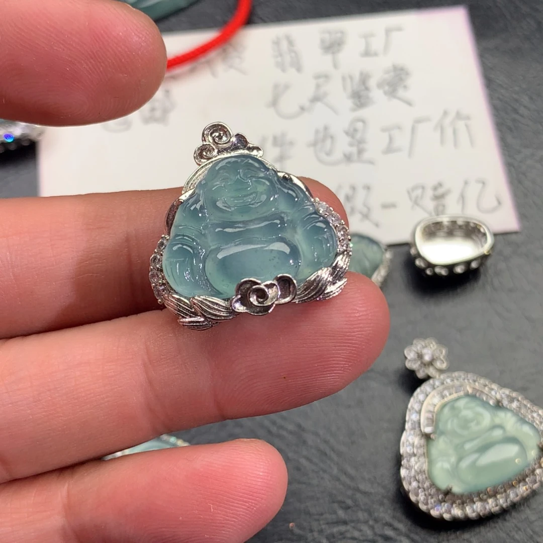 翡翠颈饰未镶嵌佛公