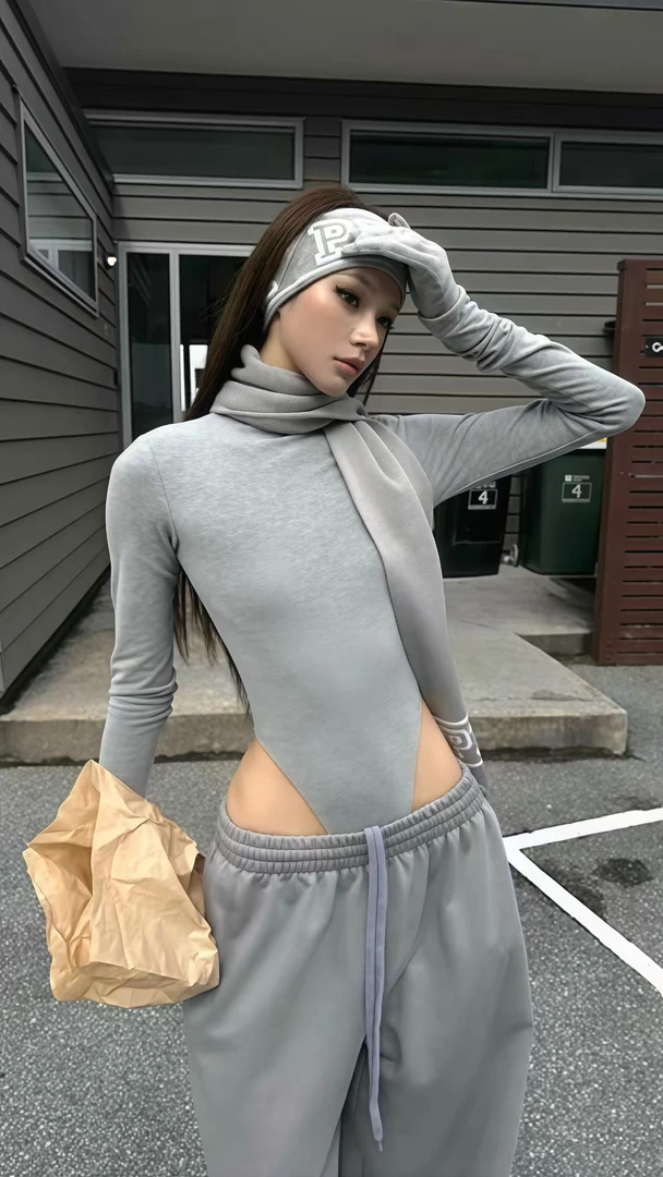 设计感欧美风辣妹V领长袖上衣紧身显瘦高级连体衣T恤女宽松阔腿裤