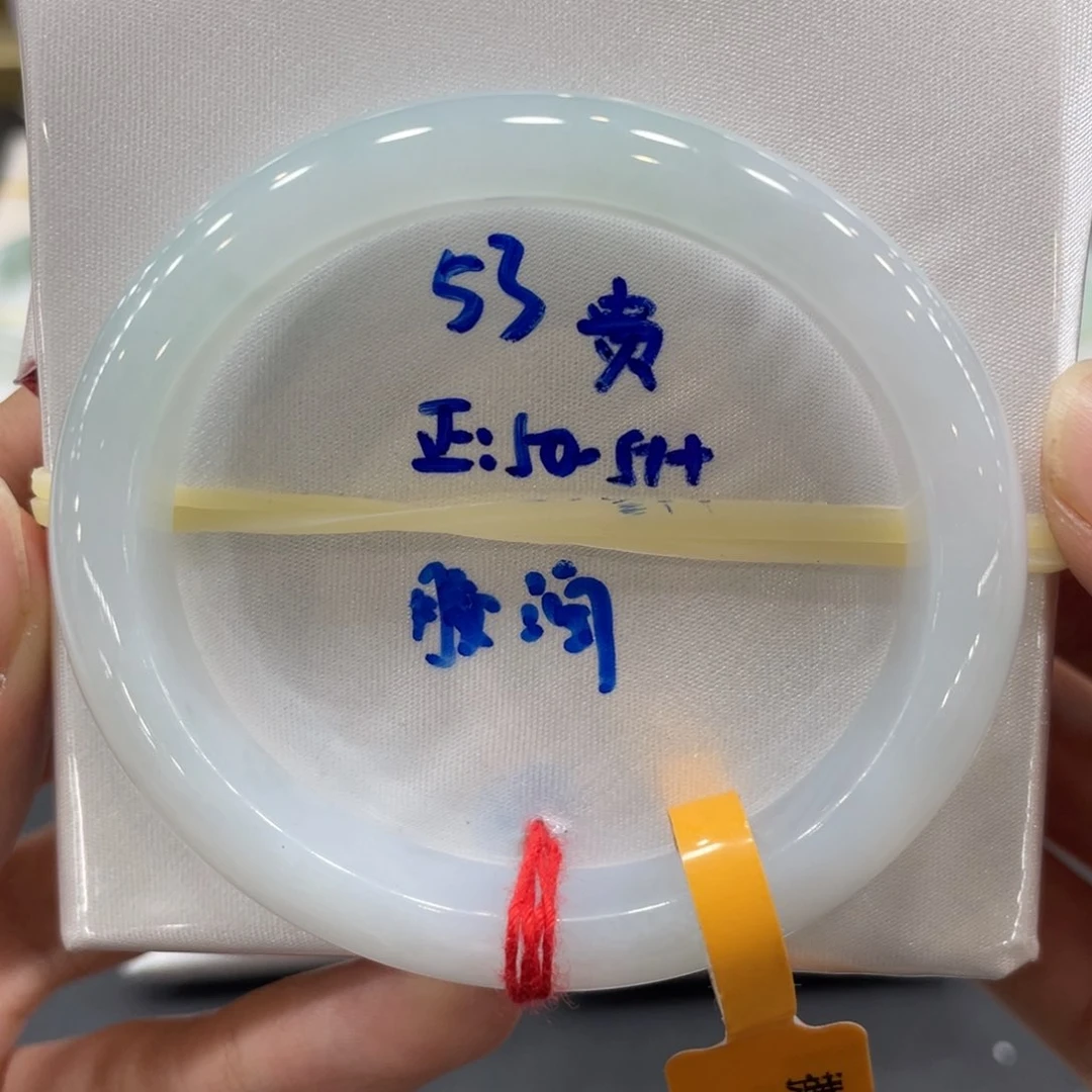 翡翠手镯未镶嵌翡翠手镯