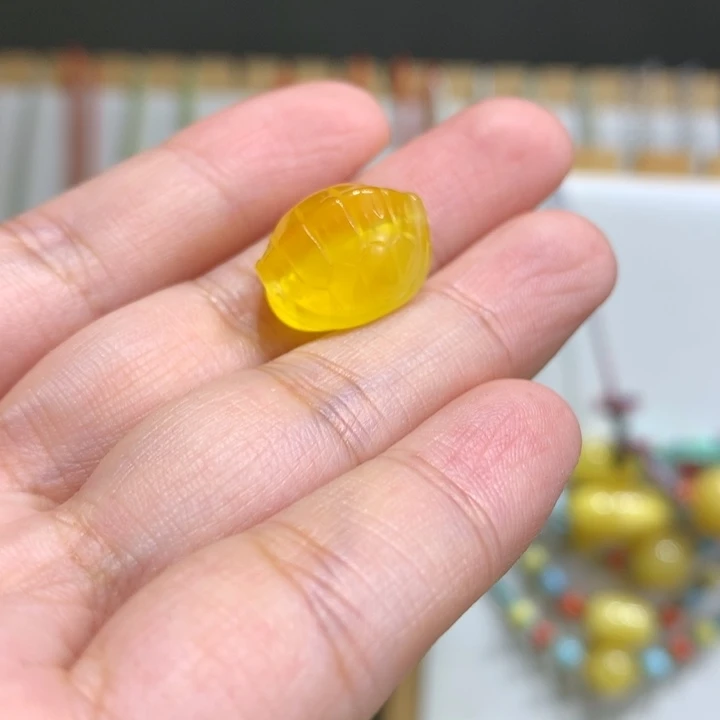 汉****琥珀未镶嵌裸石配饰