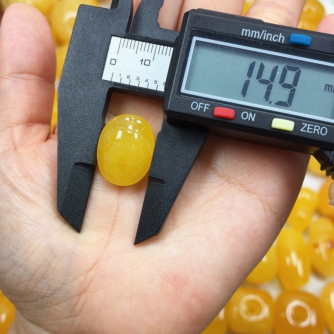 蜜蜡未镶嵌颈饰焦皮富甲一方