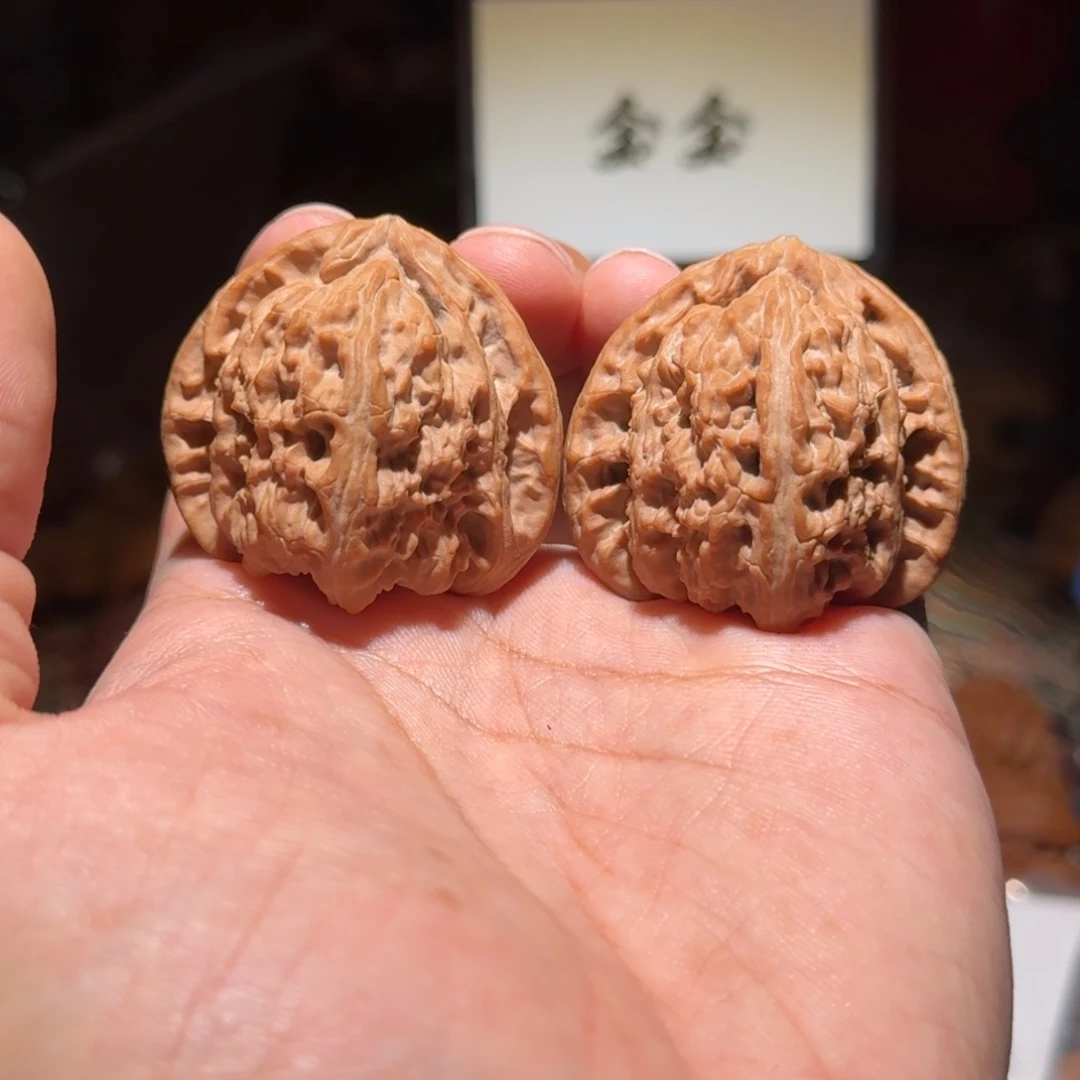 把件核桃1115三角白，尺寸41