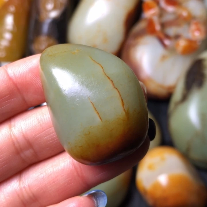 和田玉未镶嵌珠宝奇石