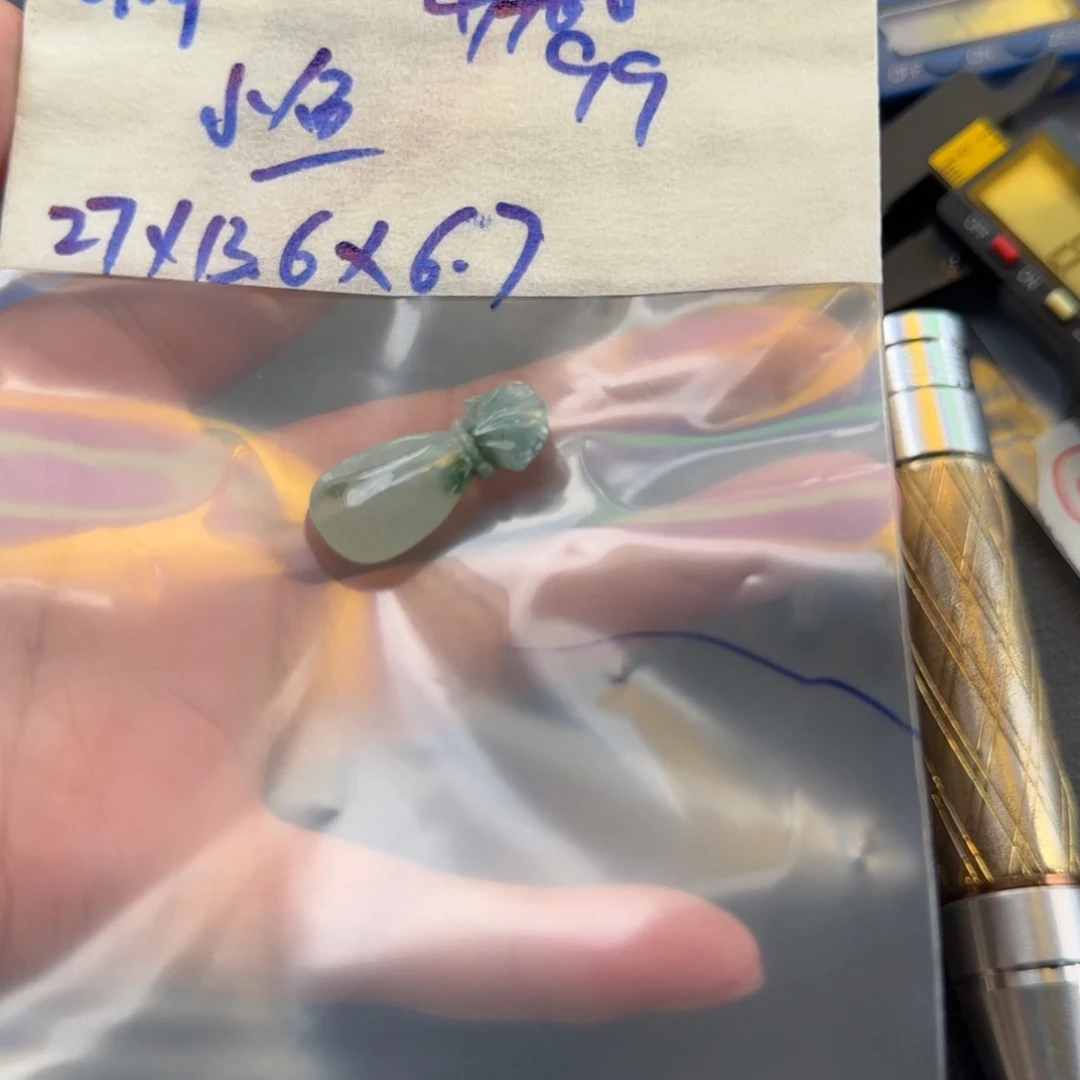 定制翡翠未镶嵌小*?