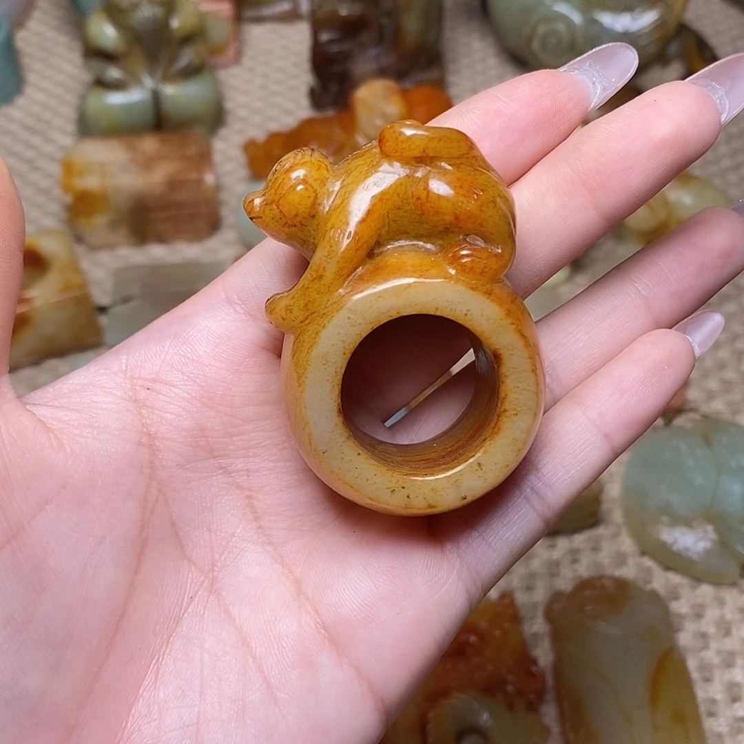 神***趣和田玉未镶嵌颈饰