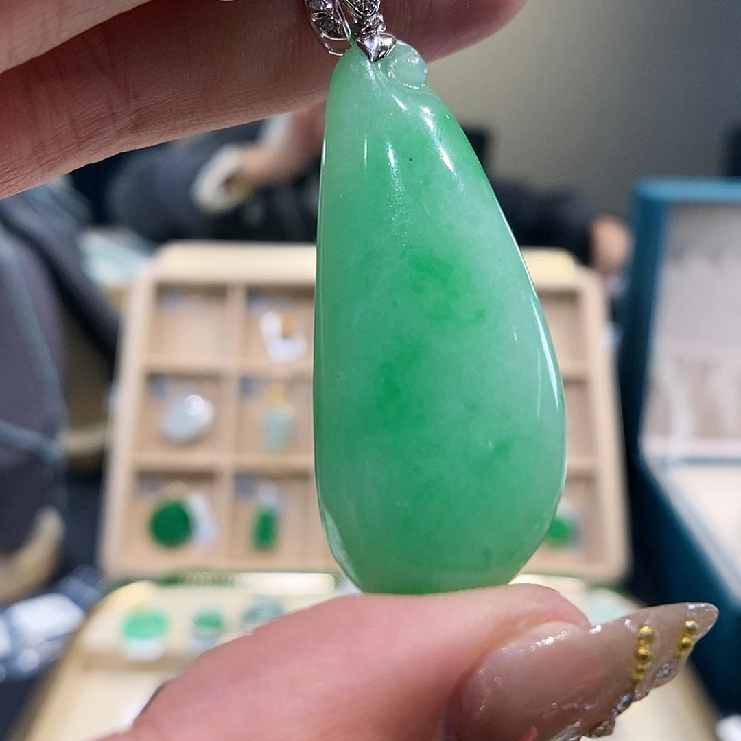 翡翠吊坠(不含链)18K金镶嵌福瓜