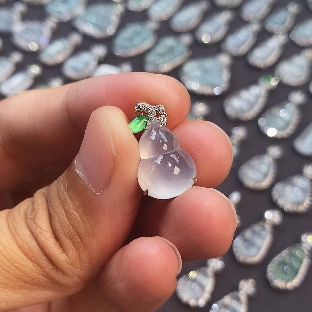 翡翠18K金镶嵌颈饰啊啊啊啊啊