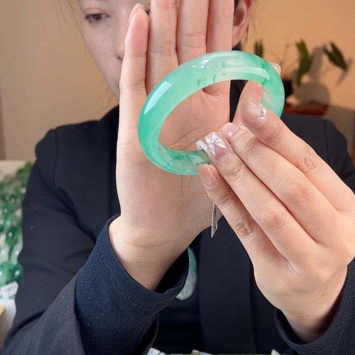 石英质玉手镯未镶嵌60圈