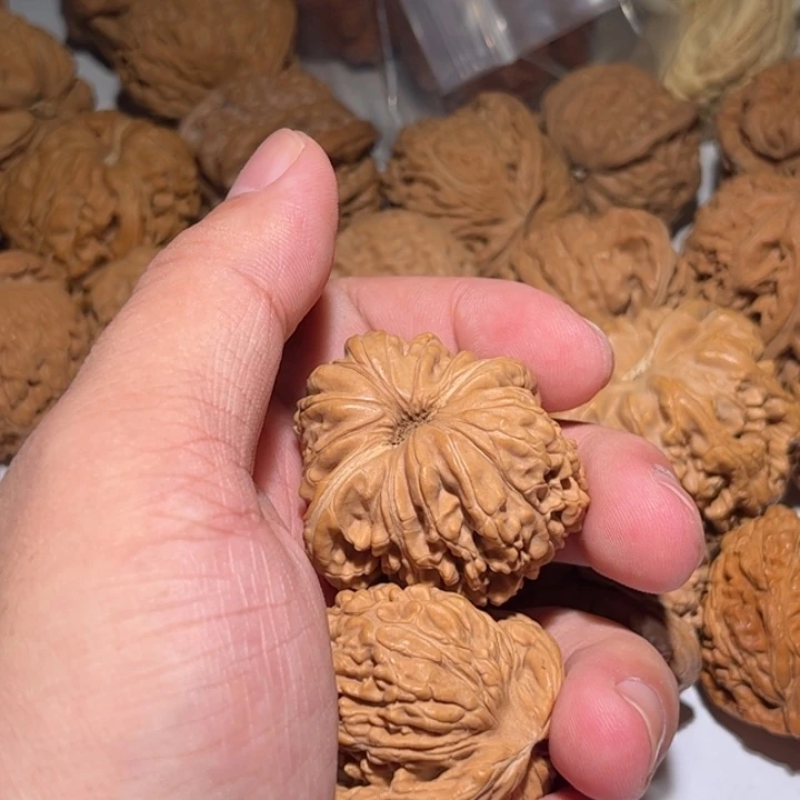 我***黑桃核吊坠狮子头核桃