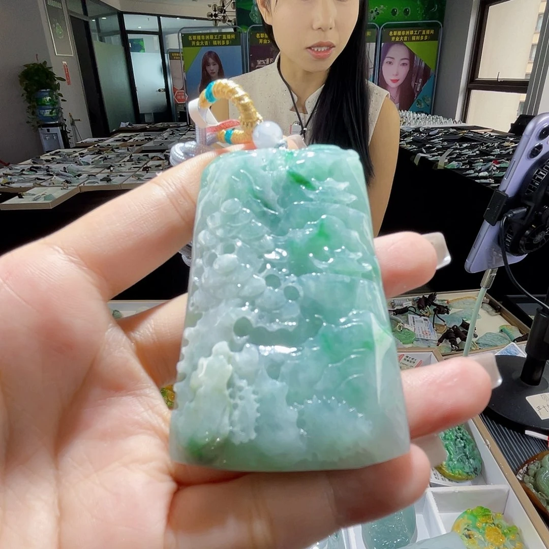 颈饰未镶嵌翡翠一个