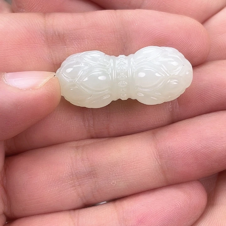 颈饰未镶嵌和田玉（糖玉）