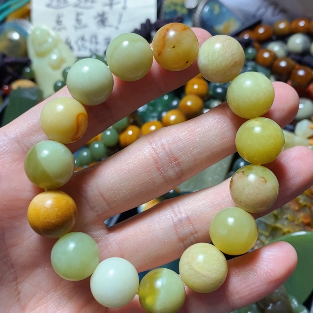 蛇纹石玉未镶嵌颈饰微瑕