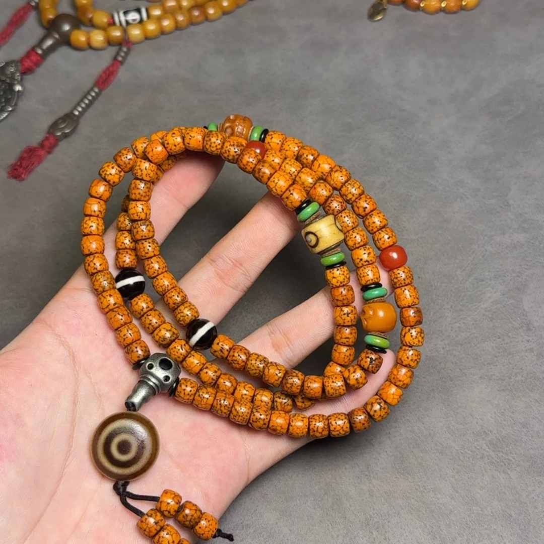 颈饰琉璃一**酒琉璃颈饰