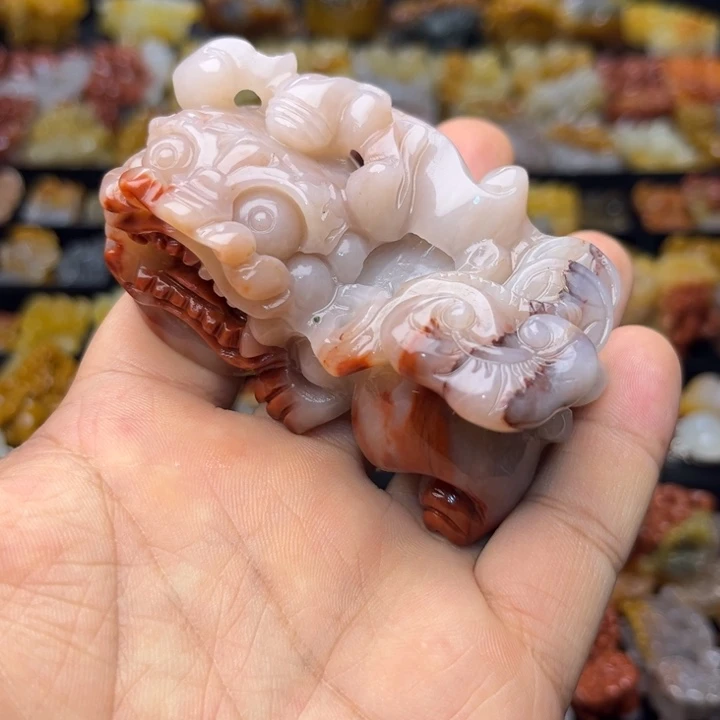 未镶嵌石英质玉（黄龙玉）颈饰