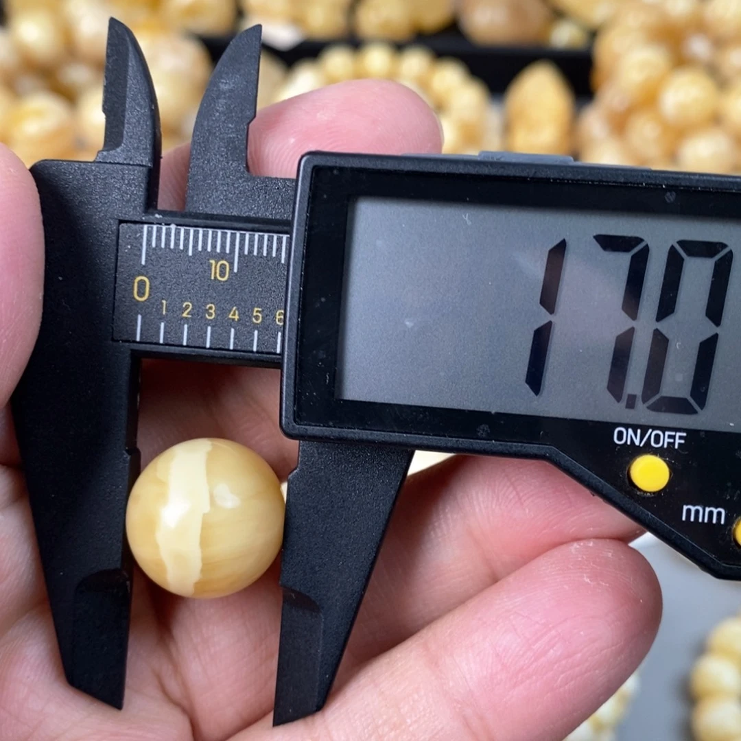 蜜蜡未镶嵌珠宝奇石2.8g