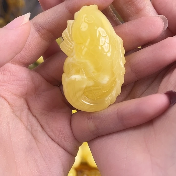 裸石琥珀未镶嵌雕刻鱼16.5g