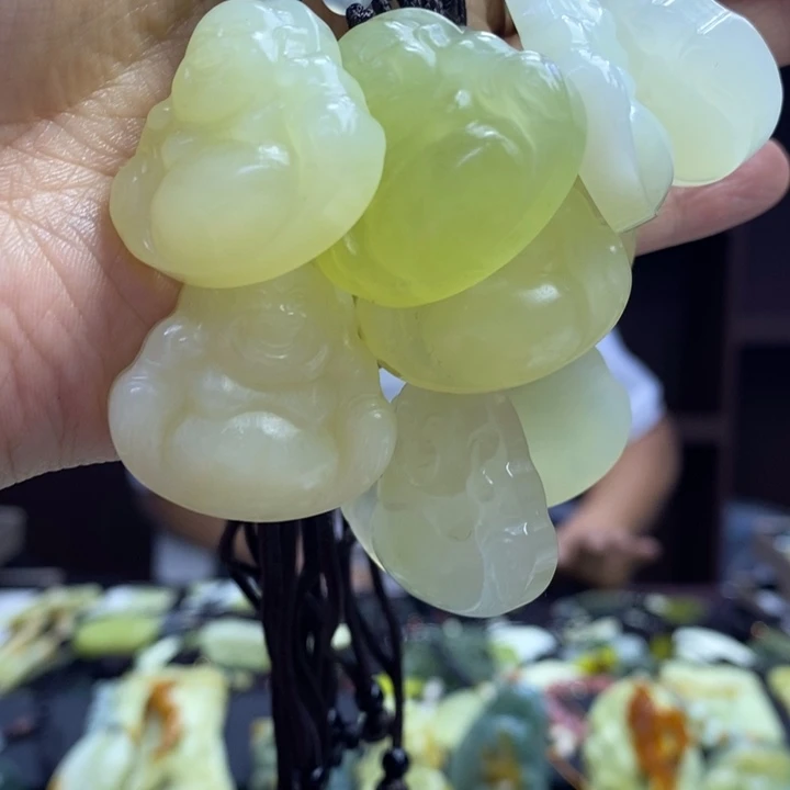 蛇纹石玉未镶嵌颈饰多样性发其一