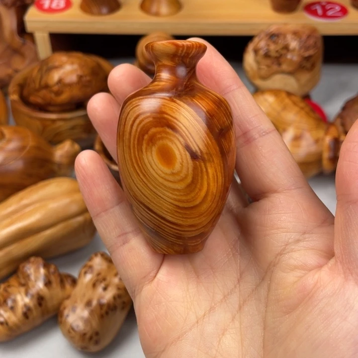 小***学木太行精品花瓶摆件