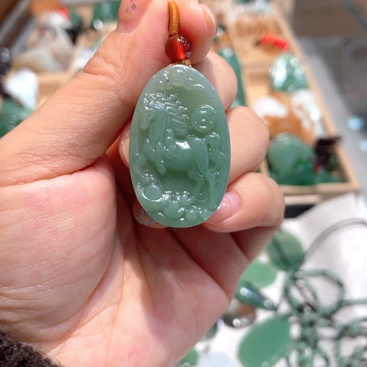 石英质玉未镶嵌颈饰