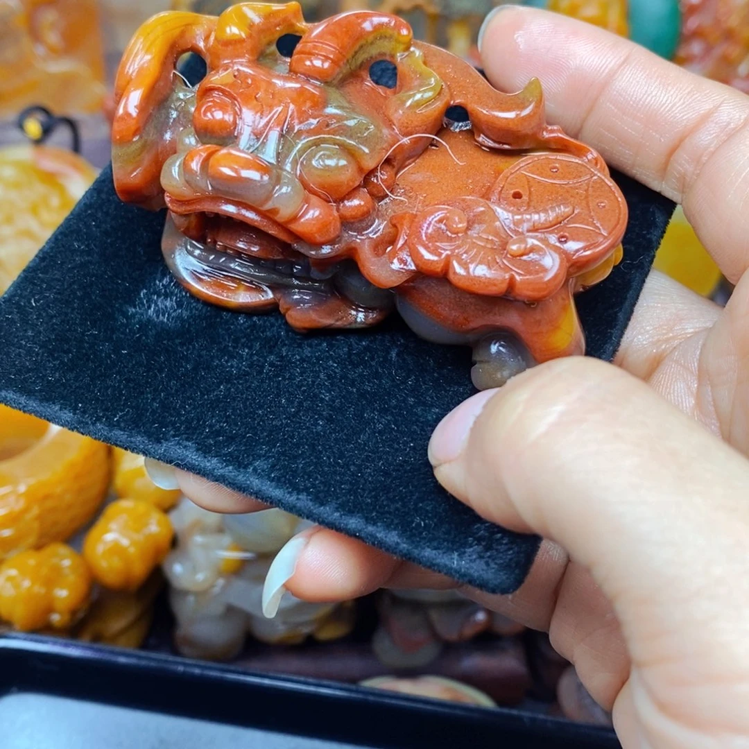 石英质玉未镶嵌颈饰