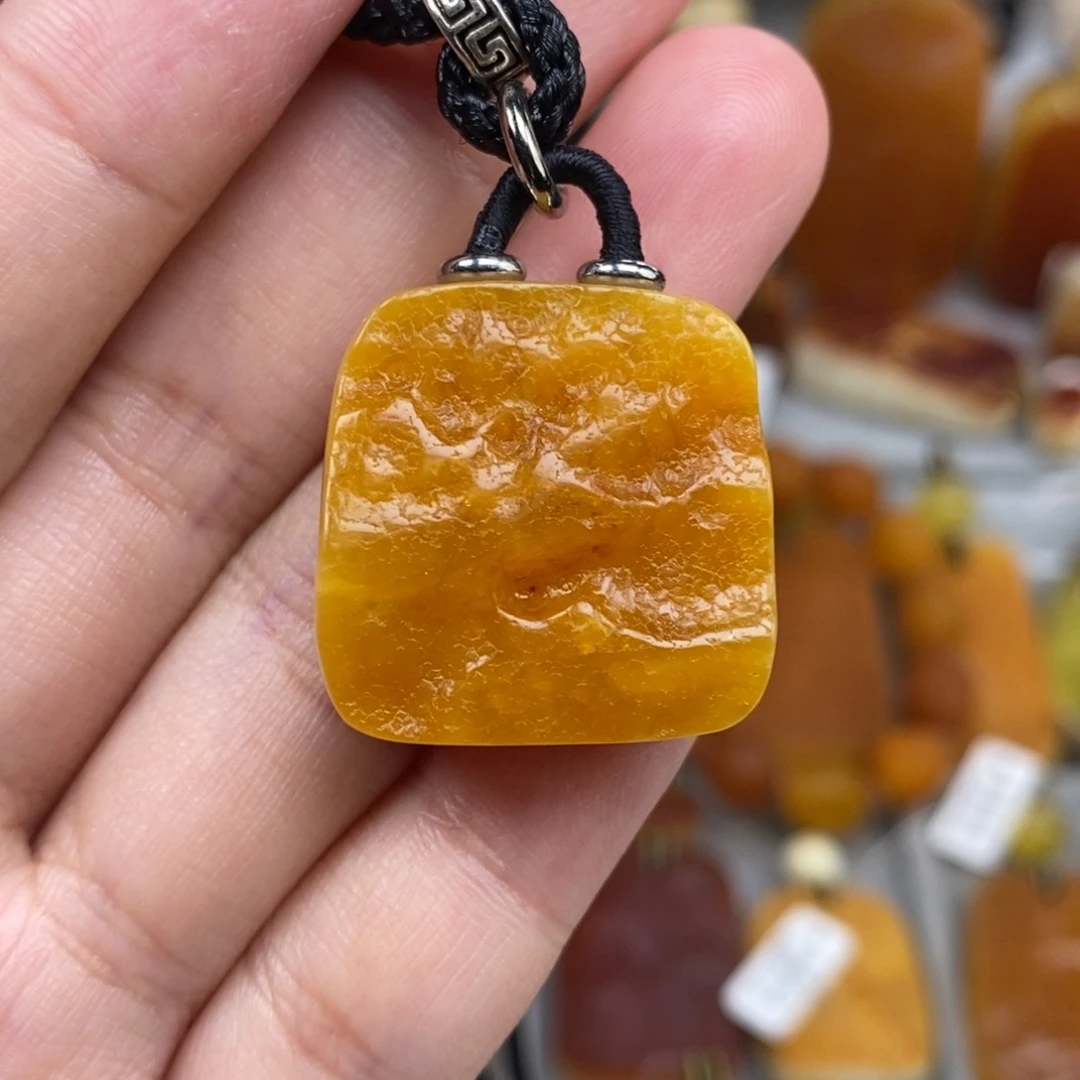 未镶嵌琥珀珠宝奇石