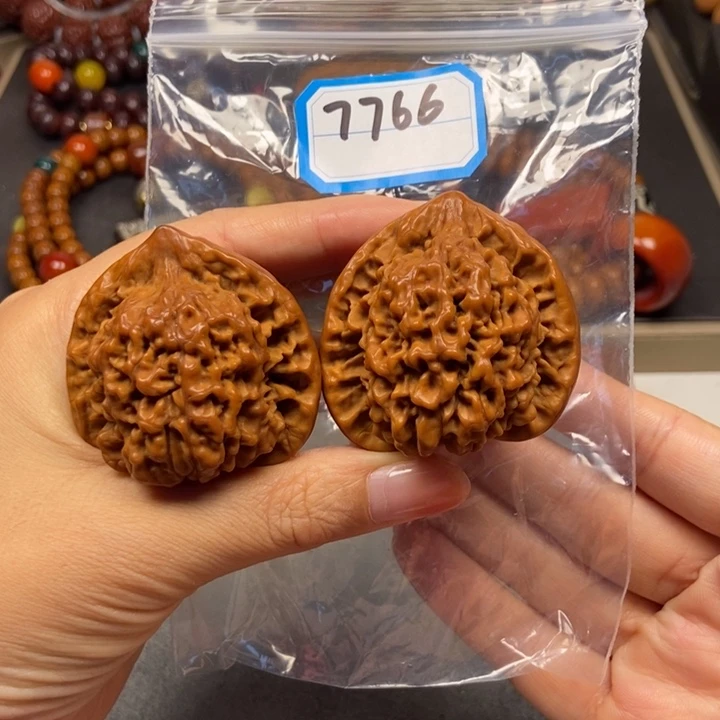 文玩核桃吊坠菩提