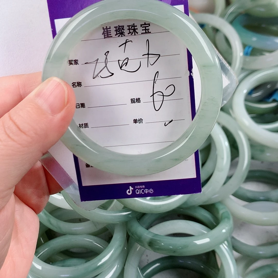 未镶嵌手镯石英质玉（金丝玉）巧****滑