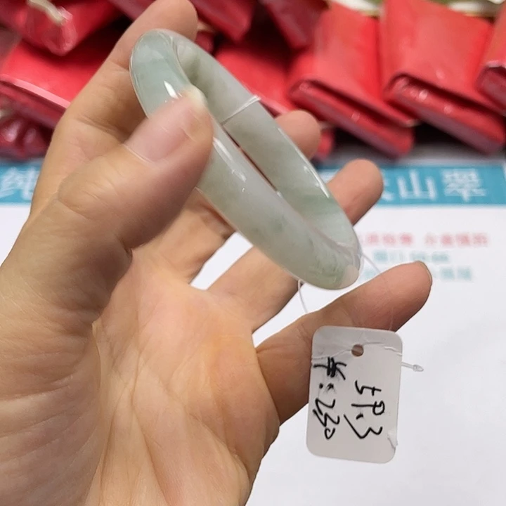 石英质玉手镯未镶嵌17