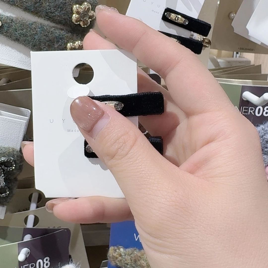 皮质非金属字母丝绒鸭夹