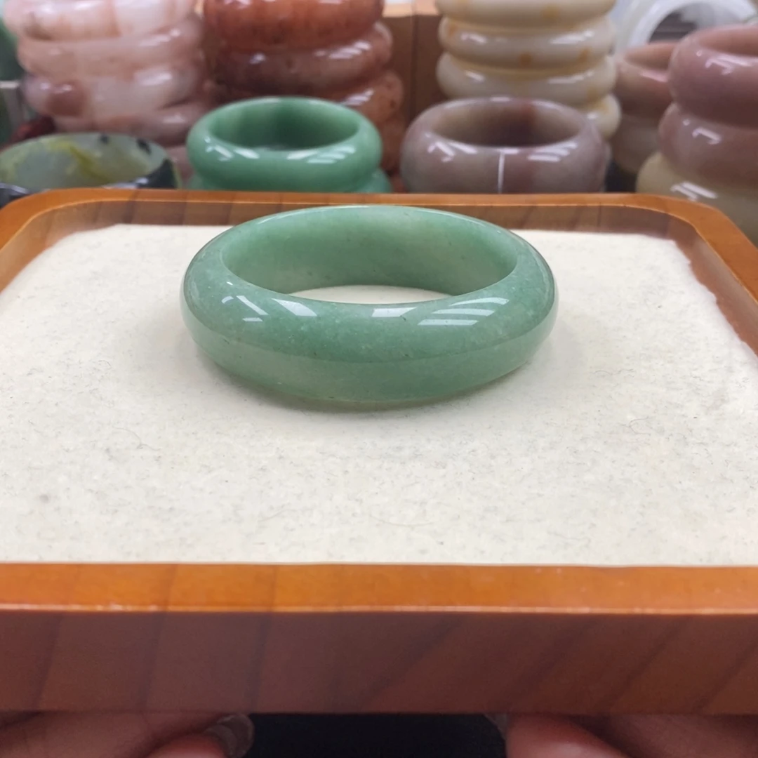 未镶嵌手镯石英质玉