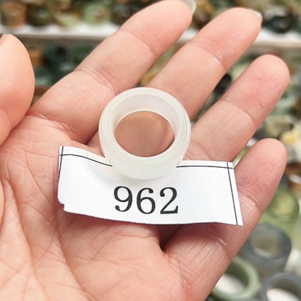 【闪购商品】蛇纹石玉戒指未镶嵌何**魂