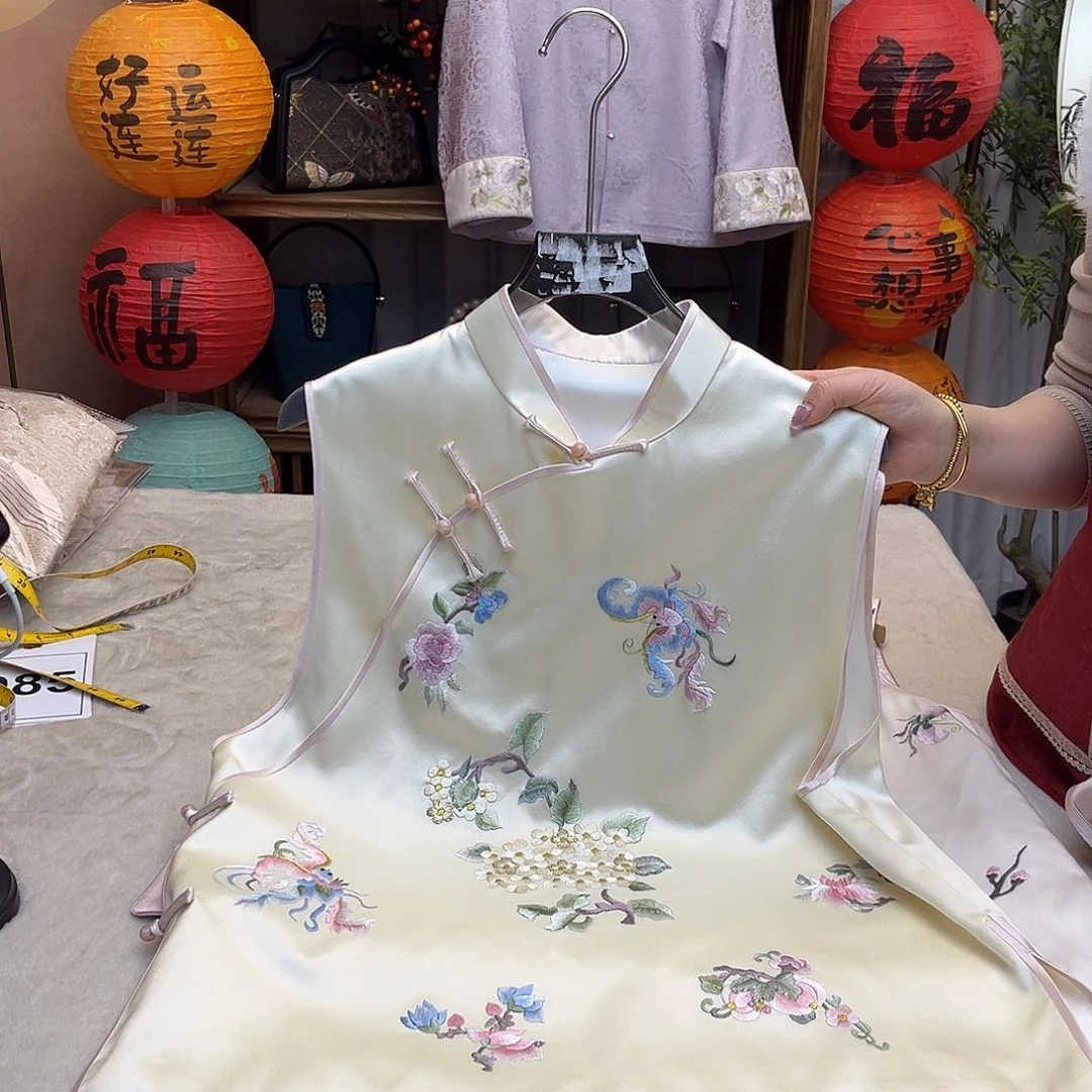 刺绣现秀马甲四季款破价104