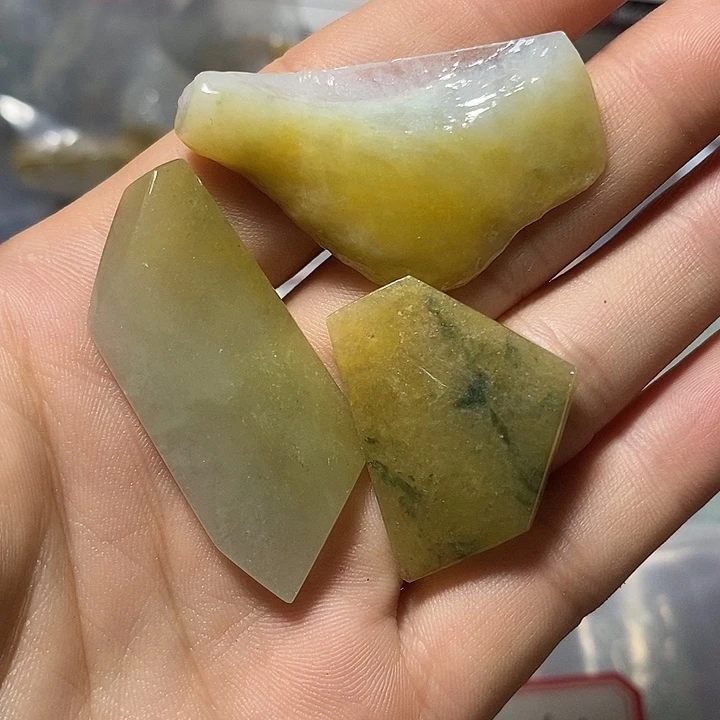 翡翠未镶嵌颈饰定制毛货