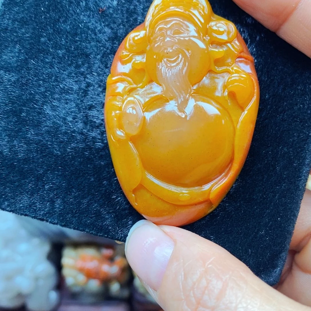 未镶嵌石英质玉（黄龙玉）颈饰