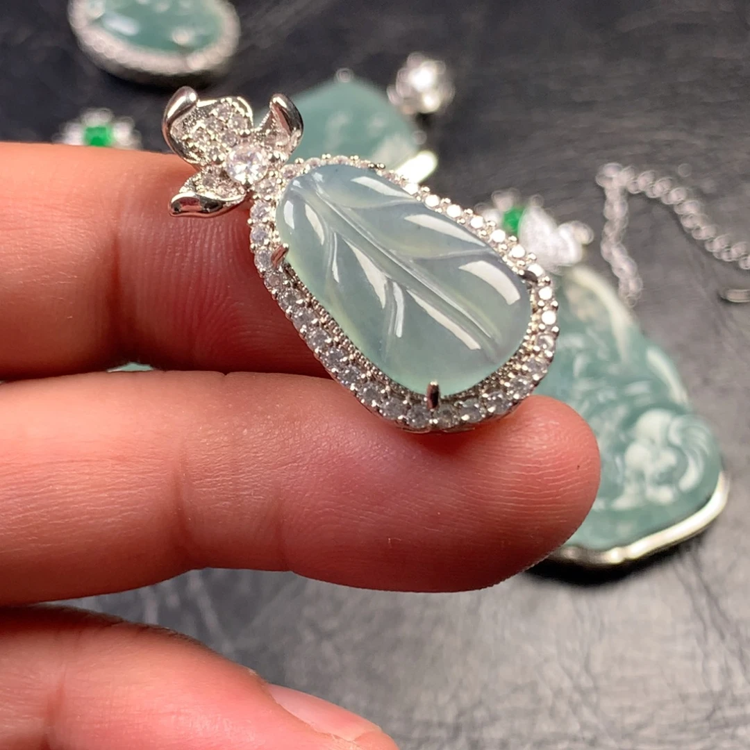 翡翠未镶嵌颈饰芭蕉叶