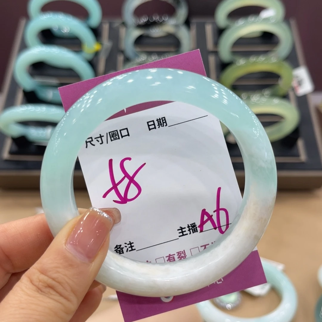 未***。蛇纹石玉未镶嵌手镯