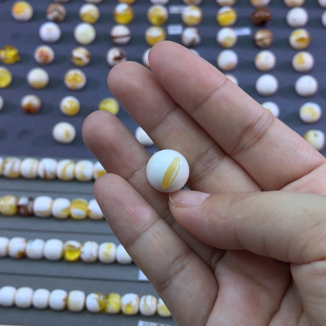隔***王琥珀未镶嵌裸石14圆珠