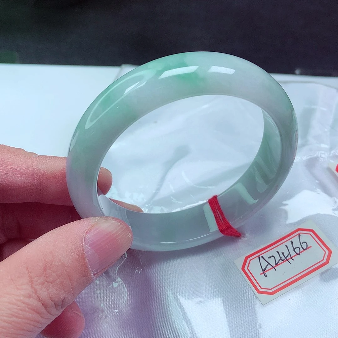 翡翠手镯未镶嵌圈口61