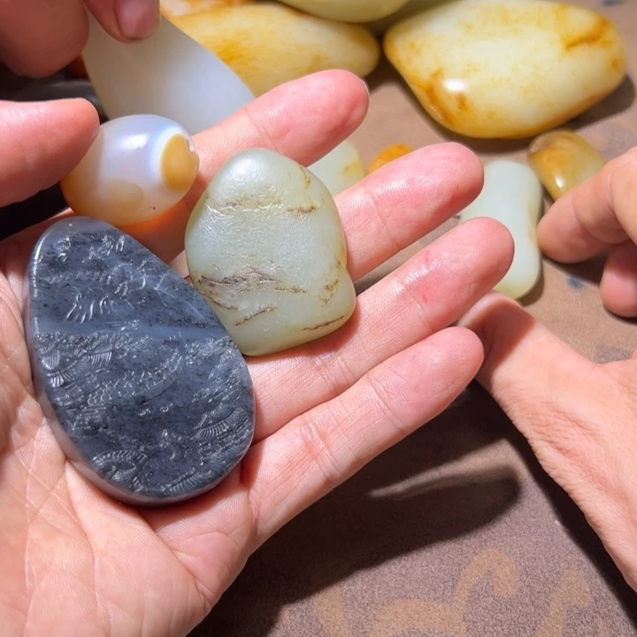 和田玉（糖玉）未镶嵌车挂风*帆