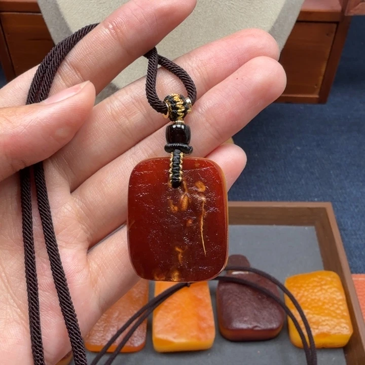 蜜蜡未镶嵌吊坠(赠链)