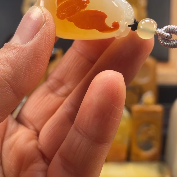石英质玉（黄龙玉）合金吊坠(不含链)